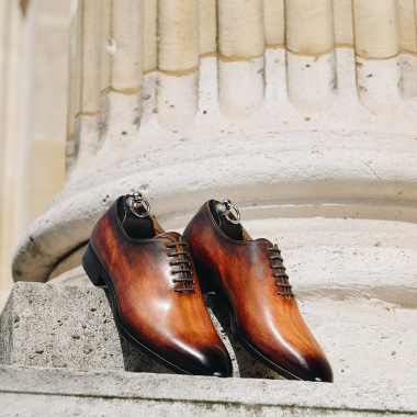 Pour les amateurs de souliers, optez pour une paire unique.

#emling #chaussurespatinées #patinashoes #souliers #chaussures #elegantshoes #shoes #menshoes #shoemaker #menwithstyle