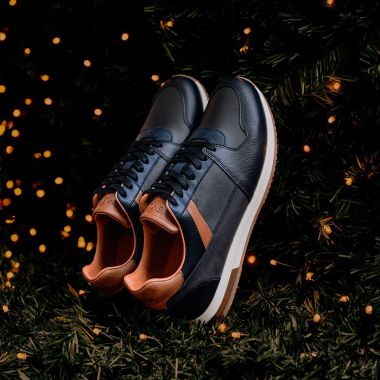 SAVINO, nouvelle sneakers type running, disponible d'ici quelques jours dans nos boutiques et sur notre eshop 😉

#emling #sneakeraddict #newsneakers #lifestyle #urbanstyle #instasneaker #menwithstyle #menstyle #christmas #christmaspresent #perfectgift #ideescadeaux #souslesapin